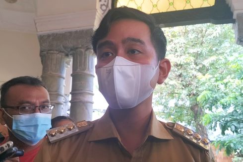  Punguti Sampah Saat CFD di Solo, Gibran Dimarahi Ibu-ibu