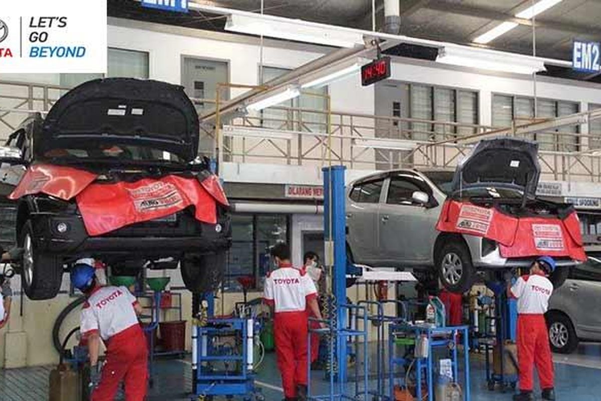 Pemeriksaan kendaraan di bengkel resmi Toyota