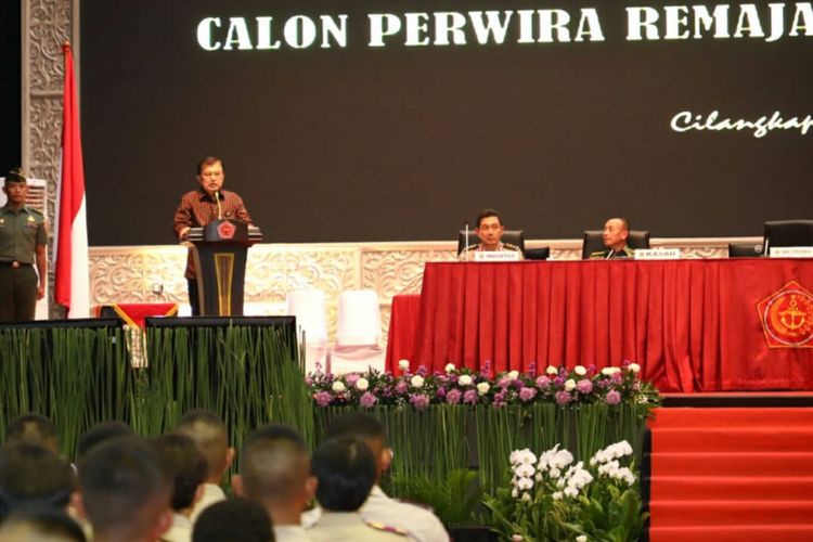 Wapres saat memberikan pembekalan kepada calon perwira remaja TNI-Polri 2018 di Mabes TNI, Cilangkap, Jakarta Timur, Rabu (18/07/2018).