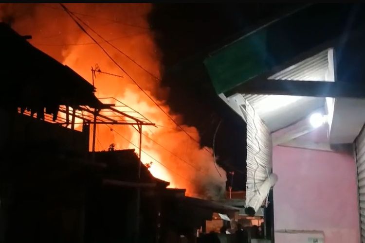 Empat Rumah di Sukabumi Terbakar Diduga Akibat Korsleting Listrik, Kerugian Rp 750 Juta