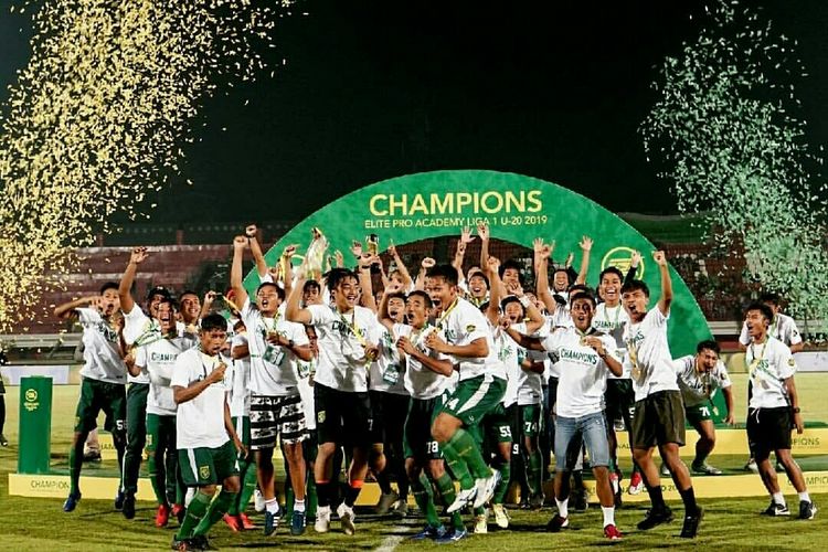 Persebaya Surabaya U-20 Juara Elite Pro Academy Liga 1 U-20 2019 setelah mengalahkan Barito Putera dengan adu pinalti 3(3) - 3(0) di Stadion I Wayan Dipta Gianyar, Bali, Sabtu (12/10/2019) malam.