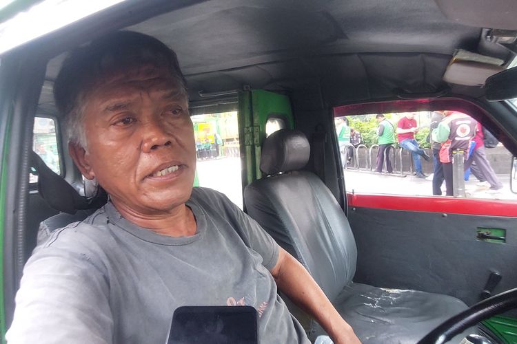 Angkot Tua di Bogor Mulai Dipensiunkan, Sopir yang Mengemudi Sejak 1973 Bingung Cari Nafkah