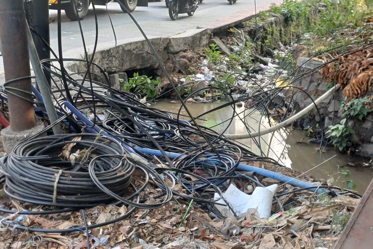 Kabel Semrawut di Jalan Gatot Subroto sampai Cawang Bakal Ditanam dalam Tanah