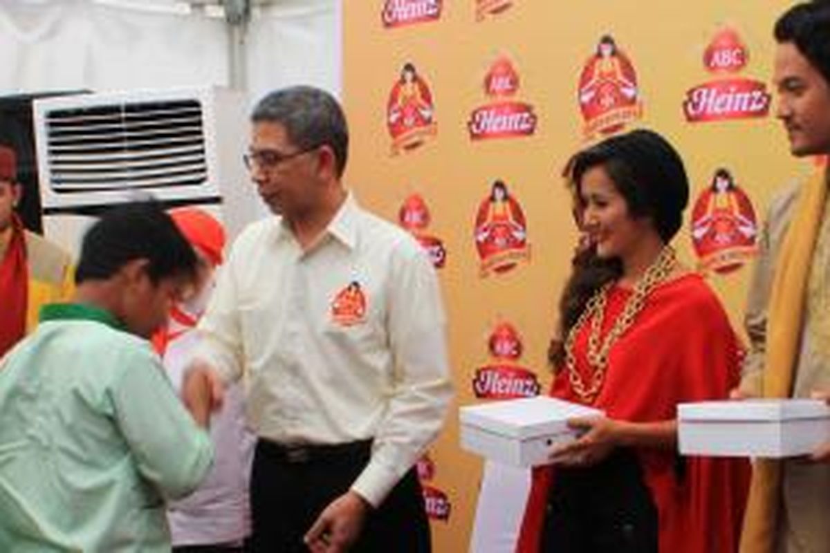 Tahun ini, ABC Dapur Peduli 2013 membagikan 100.000 paket makanan berbuka untuk dhuafa di Jabodetabek, Bandung dan Semarang.