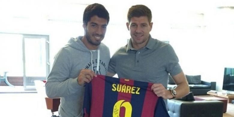 Striker Barcelona, Luis Suarez (kiri), dan kapten Liverpool, Steven Gerrard (kanan).