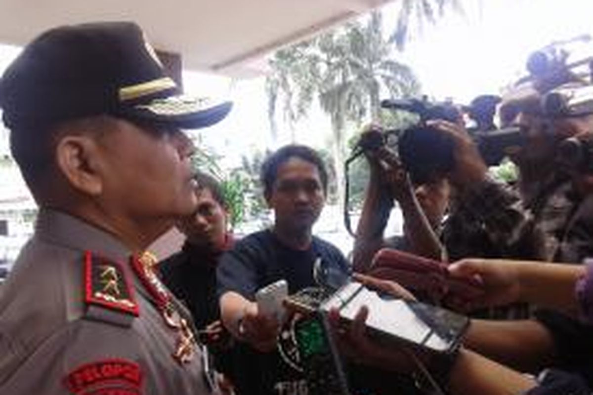 Irjen Pol Unggung Cahyono menghimbau masyarakat agar tidak main hakim sendiri terhadap pelaku pencurian motor saat kunjungan di Polres Metro Jakarta Selatan, Senin, (2/3/2015).