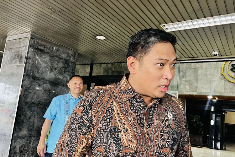 Stok Telur Berlebih, Wamentan Sarankan Peternakan Dibangun di Luar Jawa