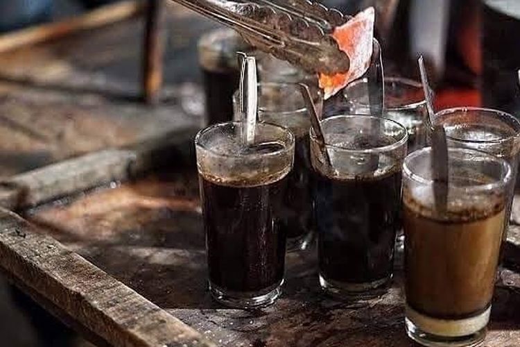 Ilustrasi kopi joss khas Yogyakarta