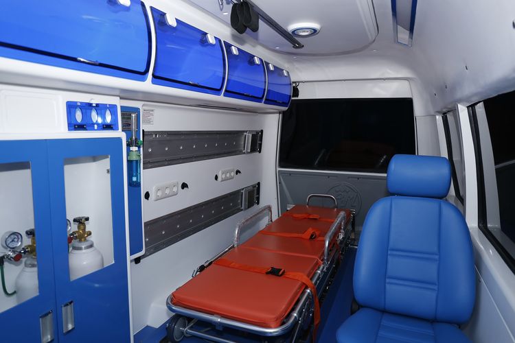 Ambulans dari Hino untuk PMI