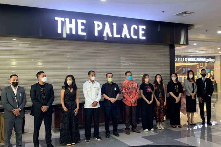 The Palace, merek perhiasan emas dan berlian terkemuka di Indonesia yang berada di bawah naungan PT. Central Mega Kencana (CMK), kembali membuka gerainya di Mega Mall Batam Centre pada Rabu (27/7/2022). 