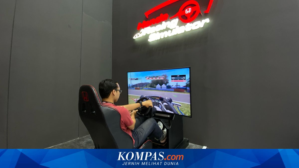 Jajal Balapan Mobil Honda Racing Simulator di IIMS 2024