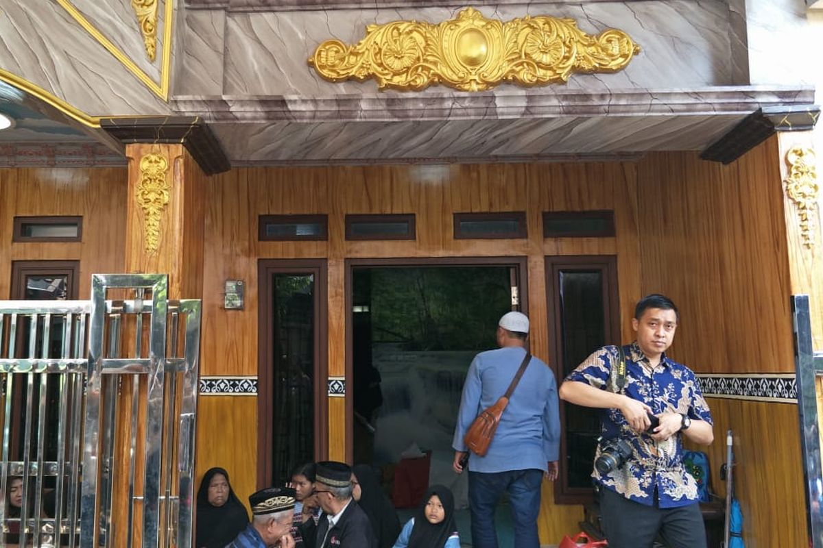 Susana kediaman almarhum Bripka Rahmat Effendy yang ditembak hingga tewas oleh rekannya sesama polisi di Polsek Cimanggis, Kamis (26/7/2019).