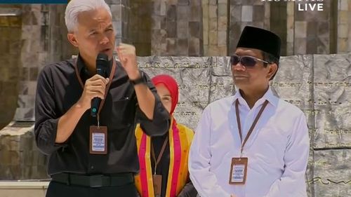 Di Hadapan Relawan, Ganjar: Dari Lubuk Hati Paling Dalam, "I Love U Full"