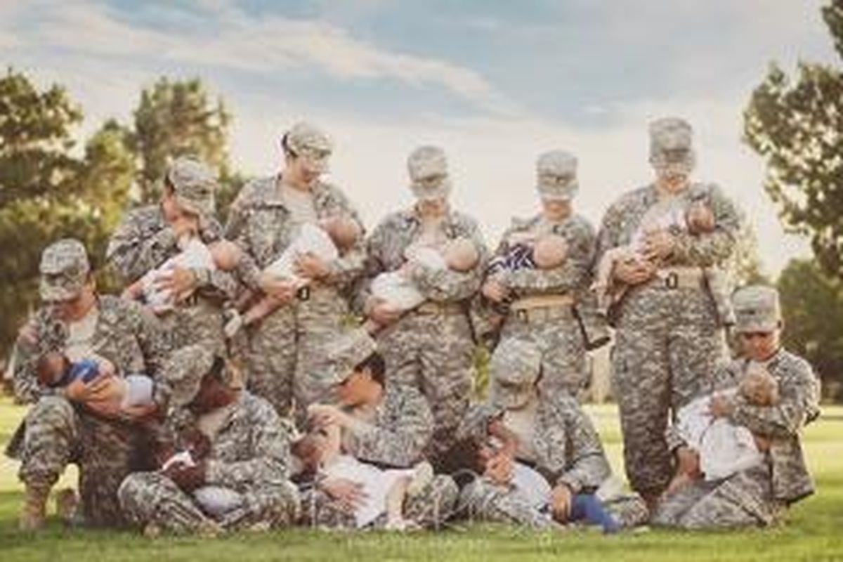 Para tentara Amerika Serikat berterimakasih kepada seorang fotografer bernama Tara Ruby yang telah memotret rekan mereka yang sedang memberi ASI pada anak-anaknya. 
