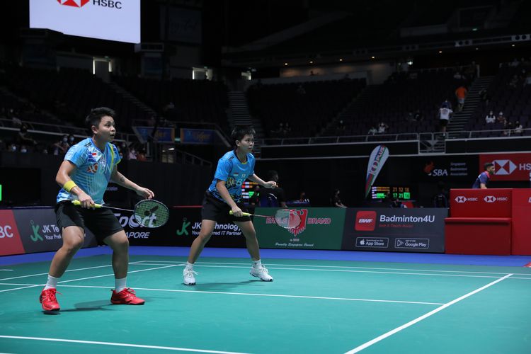 Ganda putri Indonesia, Apriyani Rahayu/Siti Fadia Silva Ramadhanti, ketika menghadapi Jin/Wong pada babak pertama Singapore Open 2022, Selasa (12/7/2022). Apriyani/Fadia melangkah ke 16 besar Singapore Open 2022 seusai menumbangkan Jin/Wong dalam kurun waktu 22 menit.