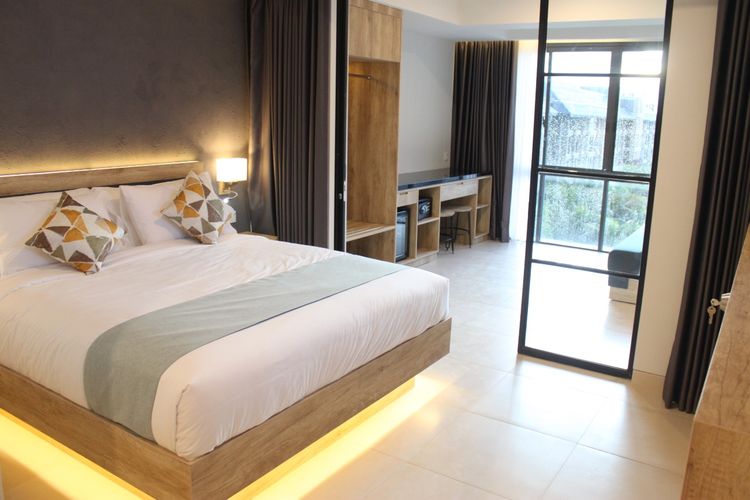 Tampilan kamar di dalam Lavaya Residence and Resort, Bali. 