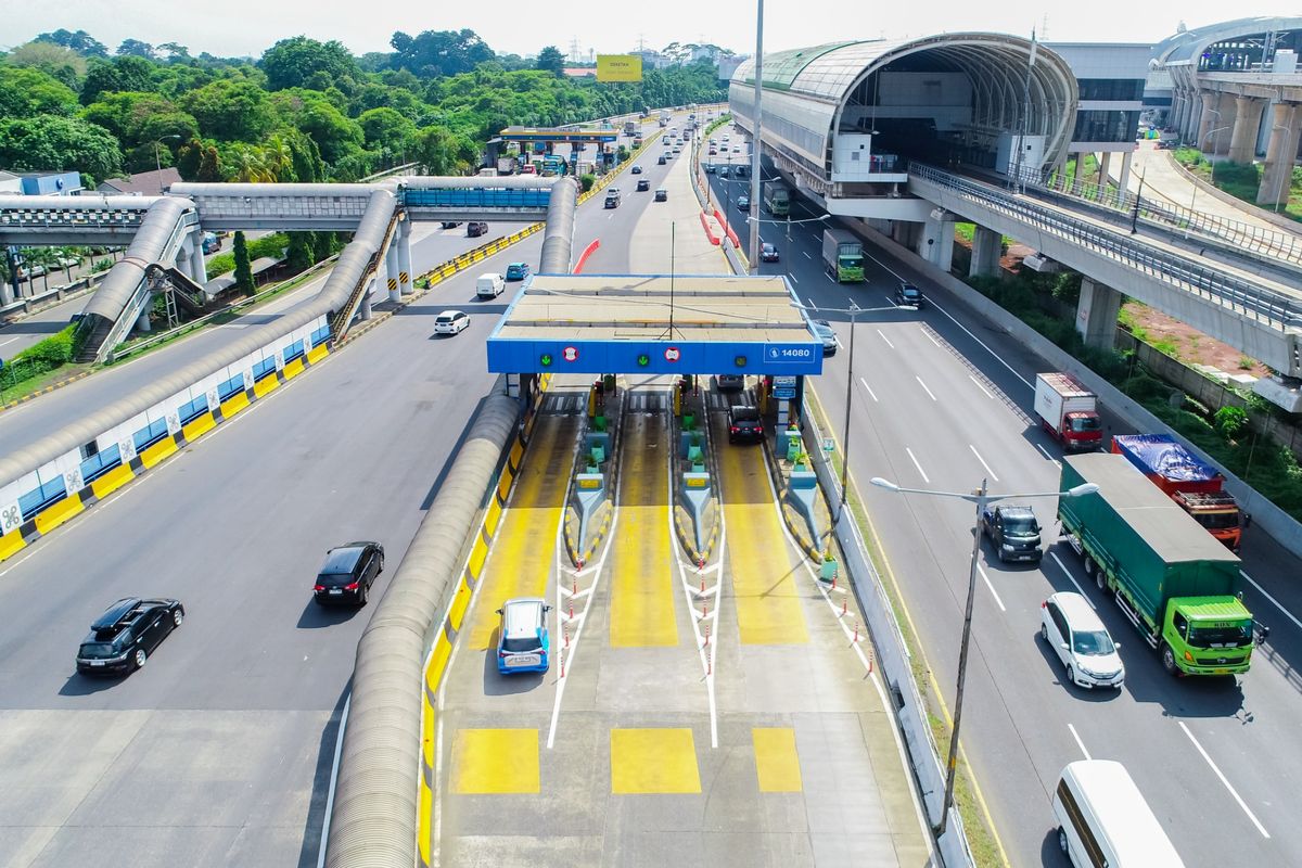 Pintu masuk contraflow yang baru hanya dapat diakses melalui GT Halim 3 atau Gardu Tol paling kanan.