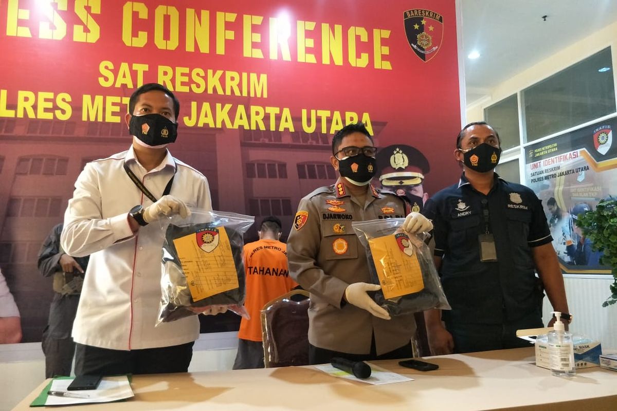 Kapolres Metro Jakarta Utara Sudjarko dalam jumpa pers kasus pencabulan guru silat di Polres Metro Jakarta Utara, Kamis (19/11/2020).