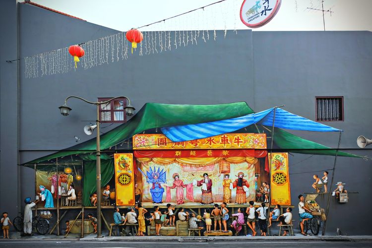 Ilustrasi Chinatown Mural Art atau Seni Mural Chinatown di Singapura. 
