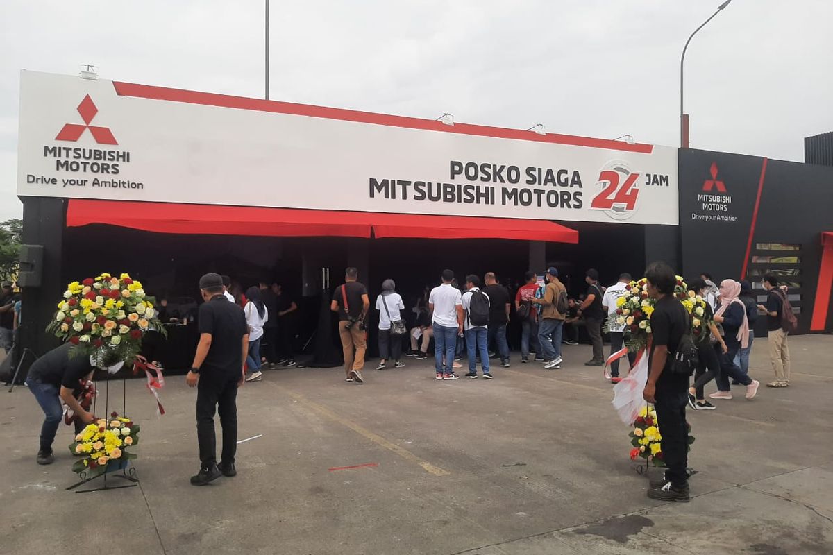 Posko Siaga Mitsubishi Motors di KM57 tol Cikampek, Jumat (23/12/2022)