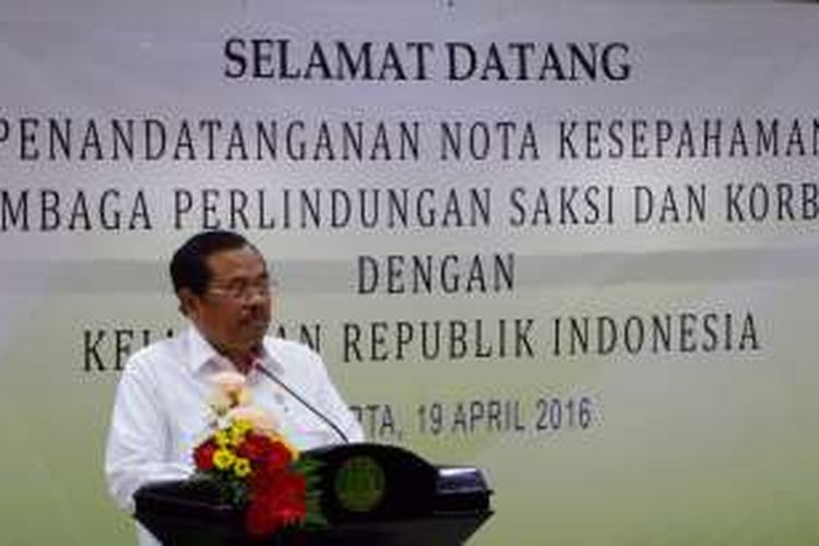 Jaksa Agung H.M Prasetyo dalam sambutannya di acara penandatanganan MoU dengan LPSK di Kejaksaan Agung, Jakarta, Selasa (19/4/2016).