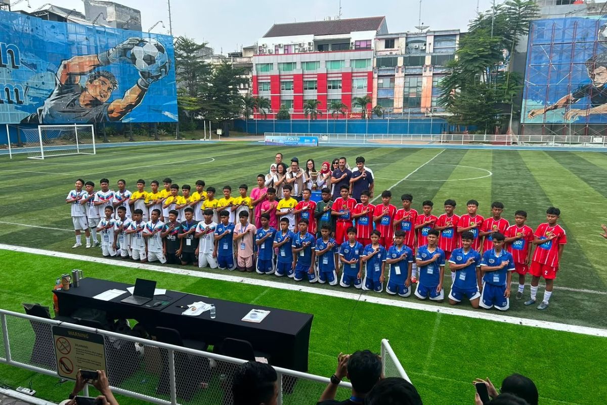 Dalam rangkaian kegiatan BYCL 2026, pemain muda mendapatkan coaching clinic dari BARCA Academy untuk meningkatkan kapasitas diri mereka dalam pertandingan kompetitif.