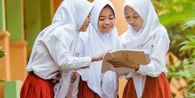 MK Perintahkan Negara Gratiskan Pendidikan Dasar, Ini Kata Mendikdasmen