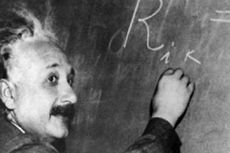 Koleksi Surat Albert Einstein Dilelang di Los Angeles