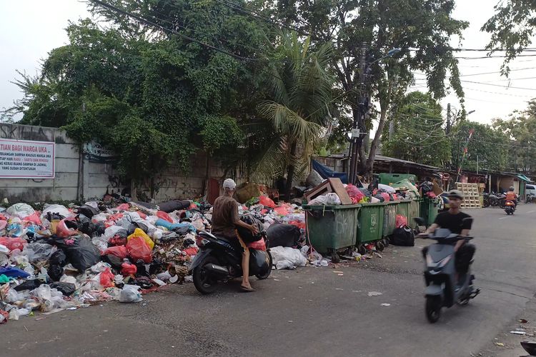 Sampah di Komplek Uka Koja Cepat Penuh meski Baru Diangkut, Warga Ungkap Penyebabnya