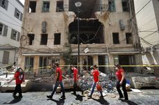 Lebanese Stand in Solidarity as Govt Abandons Beirut Explosion Recovery Effort