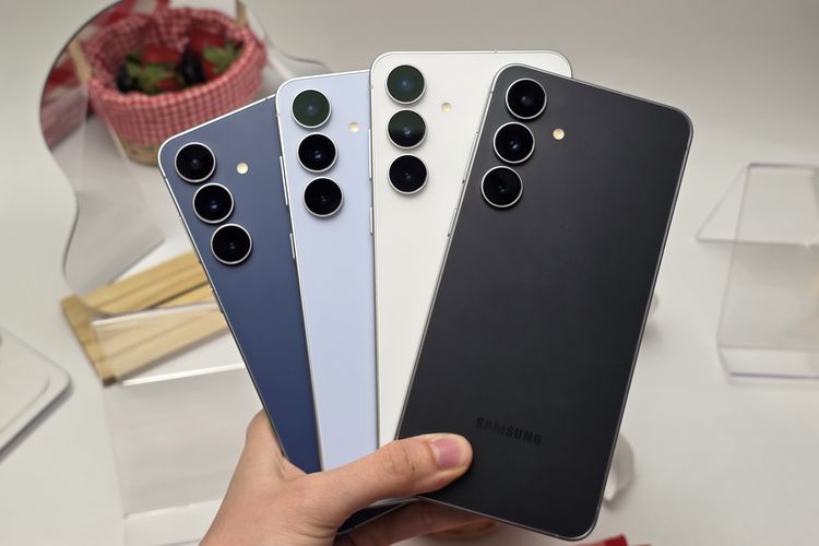 Samsung Galaxy S25 FE hadir dalam beberapa opsi warna, yakni Icy Blue, Jet Black, Navy, dan White