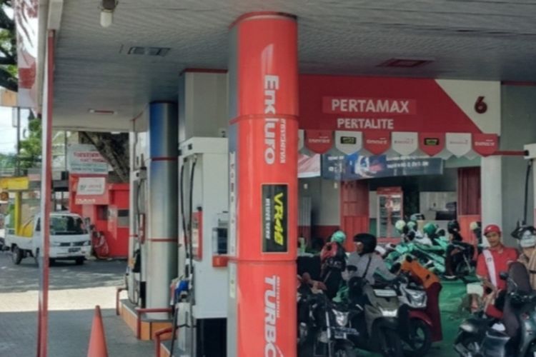 Kondisi di salah satu SPBU Pertamina di Kota Malang, Jawa Timur. 