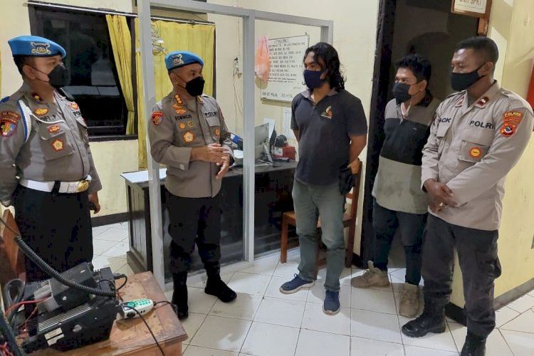 Kepala Bidang Propam Polda NTT Kombes Pol Dominicus S Yempormase, melakukan inspeksi mendadak (Sidak) ke sejumlah kantor Polsek di Kupang