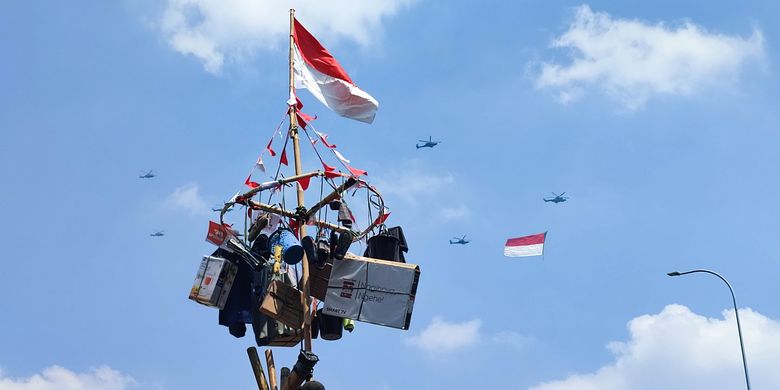 Asal Usul Panjat Pinang: Dari Candaan Penjajah Jadi Ikon Meriah 17 Agustus