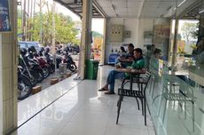 Duduk di Kursi Besi Minimarket, Tren Anak Muda untuk Melepas Penat