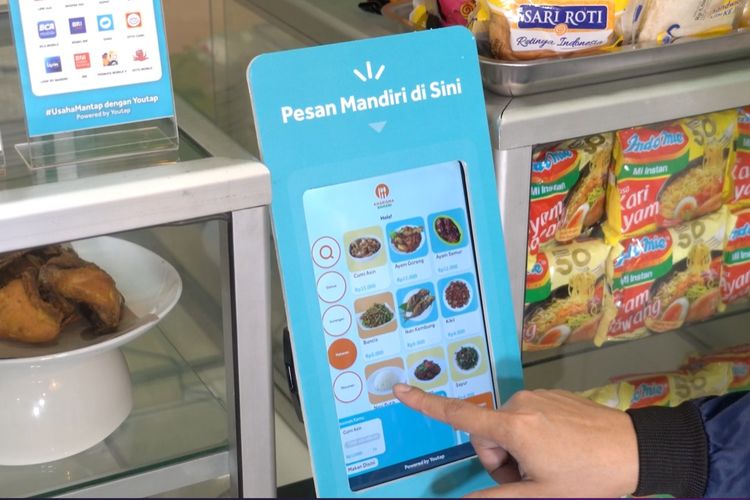 Lewat aplikasi kasir digital Youtap POS, pelaku usaha bisa menerima pembayaran nontunai QRIS, mengelola inventori, menyusun laporan dengan fitur analisa produk, hingga memesan stok. 