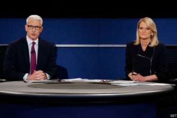 Anderson Cooper dan Martha Raddatz adalah dua jurnalis senior yang menjadi moderator debat kedua Pilpres AS, Minggu (9/10/2016) malam di St Louis, Missouri, AS.
