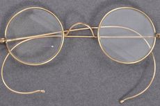 Ini Dia Kacamata Ikonik Gandhi Dilelang Ribuan Dollar AS