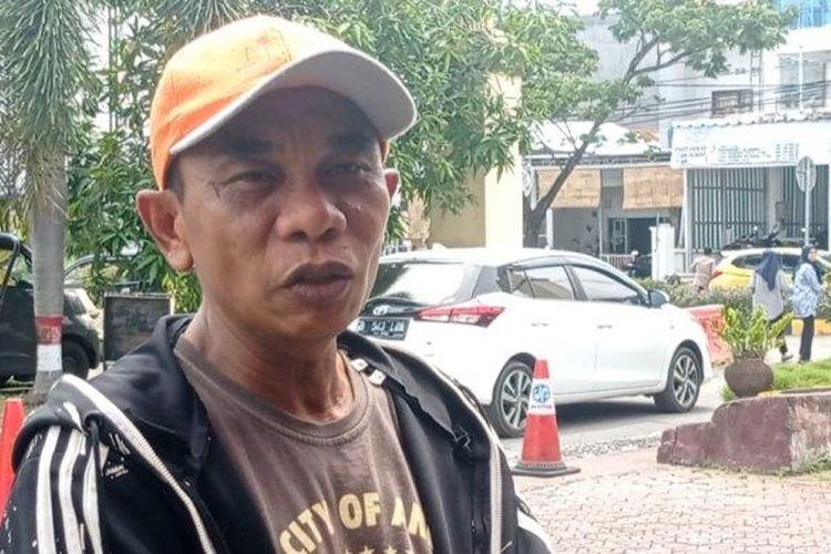 Abdul Rahim (49) saat ditemui di Polres Pinrang, Selasa, (21/12/2021). 

