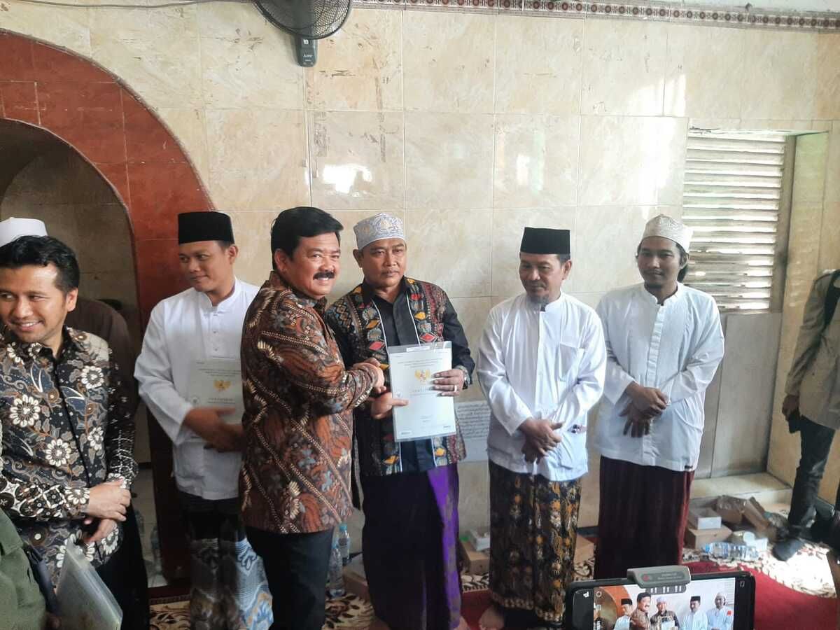 Pesantren di Surabaya Eks Markas Pertempuran 10 November Terima Sertifikat Wakaf