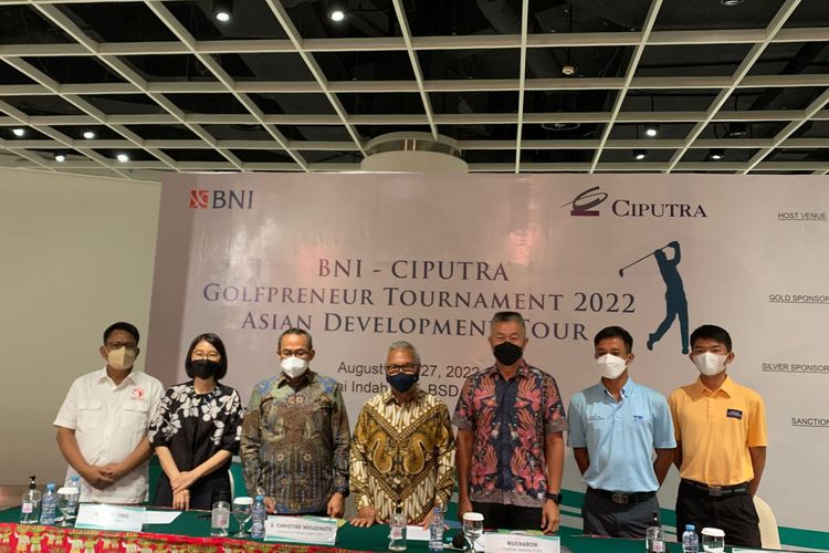 Sesi konferensi pers menjelang perhelatan Ciputra Golfpreneur Tournament 2022 yang digelar di Ciputra World, Jakarta, pada Senin (1/8/2022).