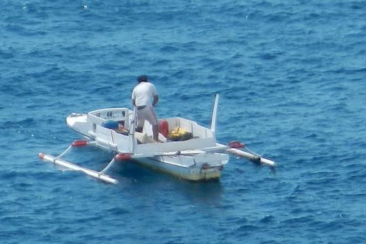 Foto dokumentasi pengungkapan kasus bom ikan (illegal fishing) di perairan Bira, Sulawesi Selatan yang dilepas oleh anggota Polres Bulukumba.