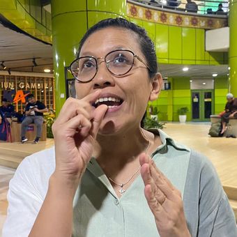 Vice President Corporate Secretary PT KAI Commuter (KCI)  Anne Purba saat ditemui di Stasiun Gambir, Jakarta, Jumat (24/11/2023) malam.