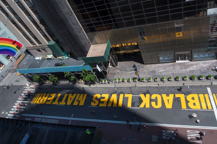 A ?Black Lives Matter? street mural in front of Manhattans Trump Tower has been vandalized with paint for the second time in a week, New York City police said.