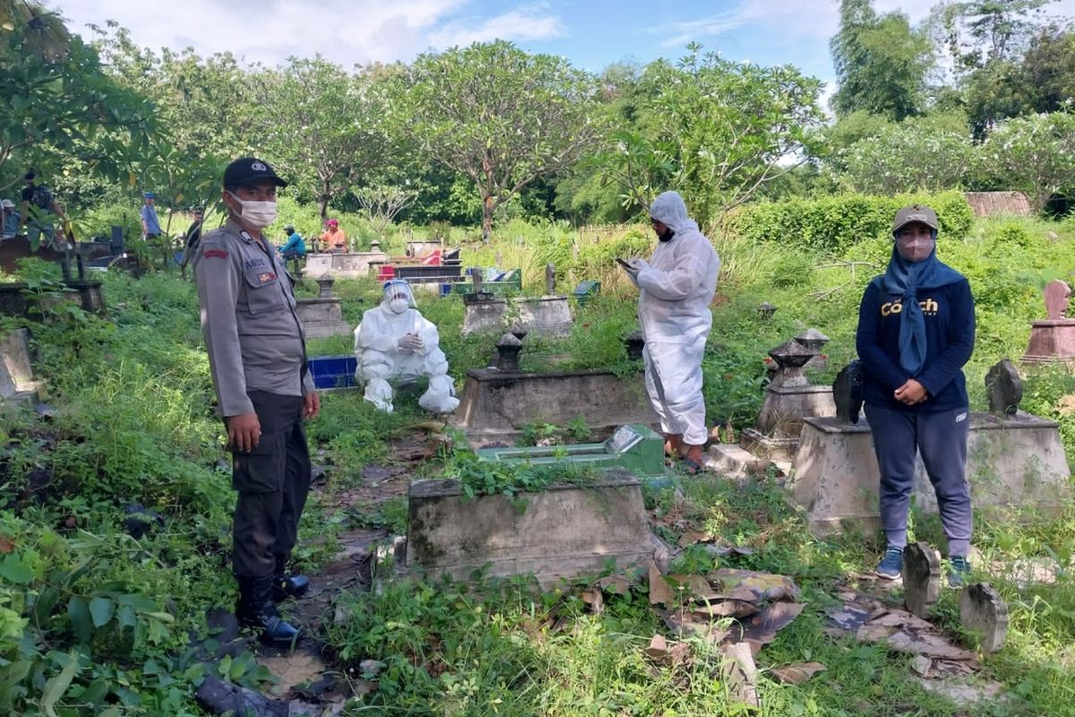 Pasien terkonfirmasi positif covid 19 di Kabupaten Magetan ditemukan meninggal gantung diri. Kasus pasien terkonfirmasi positif covid 19 di Kabupaten Magetan mengalami kenaikan secara signifikan.