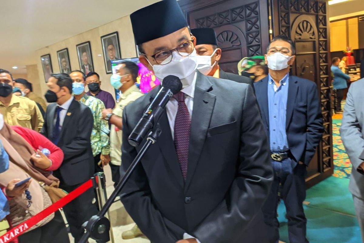 Gubernur DKI Jakarta Anies Baswedan saat ditemui di Gedung DPRD DKI Jakarta, Selasa (19/10/2021)
