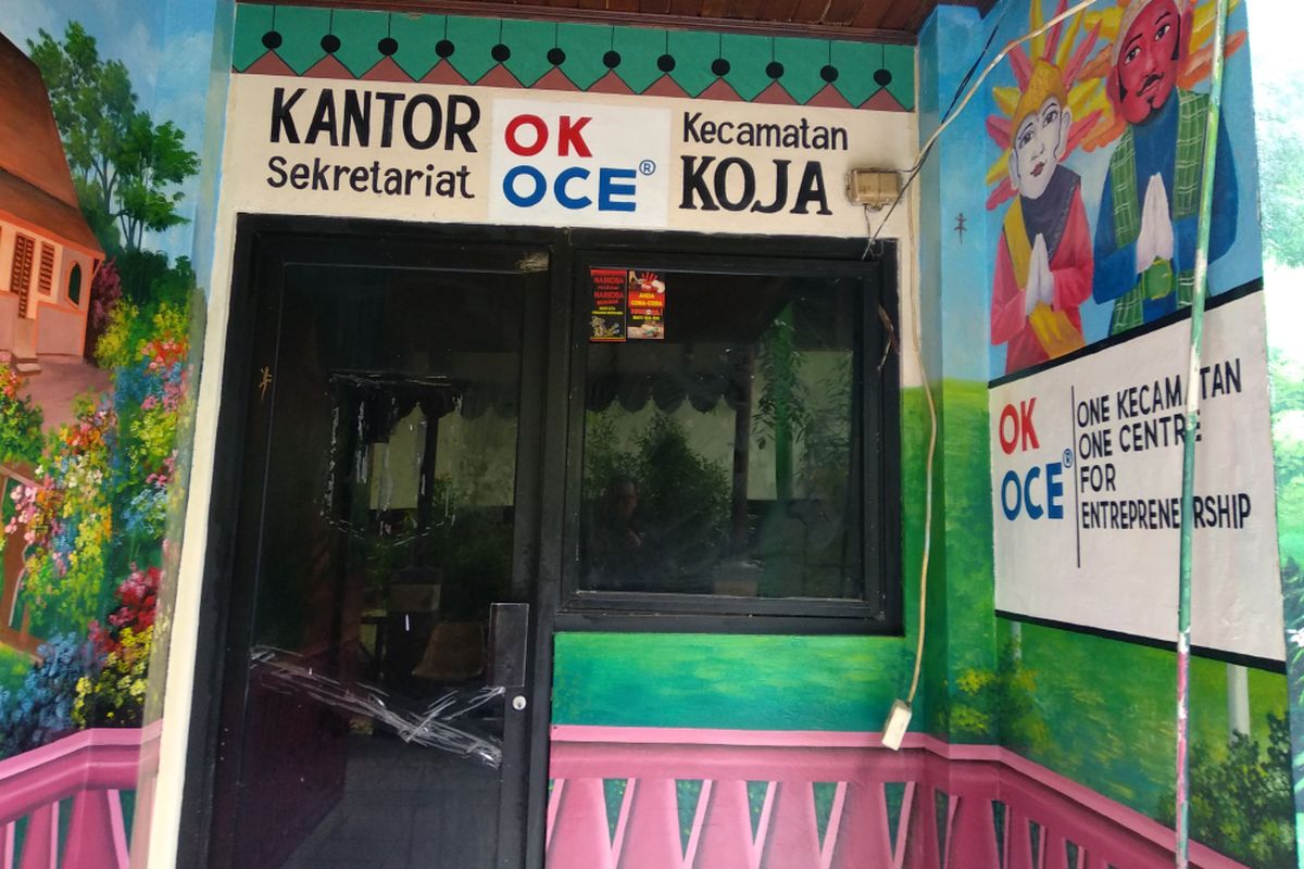 Kondisi kantor sekretariat OK OCE di Kecamatan Koja, Jakarta Utara, Rabu (29/11/2017). Ruangan ini akan digunakan untuk program One Kecamatan One Center for Entrepreneurship yang digagas Gubernur dan Wakil Gubernur DKI Jakarta, Anies-Sandi.