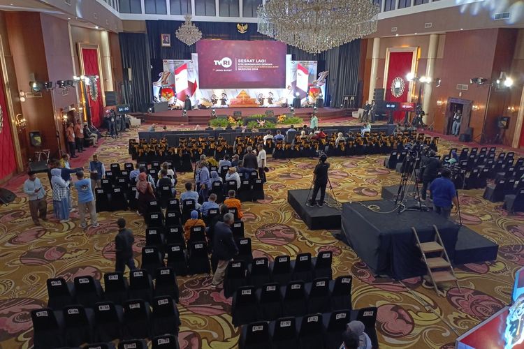Kondisi di dalam dan di luar Hotel Sutanraja, Soreang, Kabupaten Bandung, Jawa Barat, yang menjadi lokasi debat perdana pasangan calon Bupati dan Wakil Bupati Bandung, Rabu (30/10/2024)