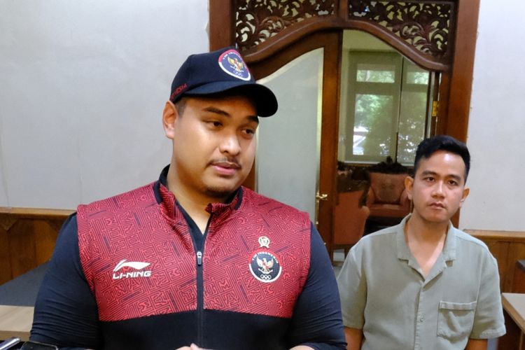 Menteri Pemuda dan Olahraga, Dito Ariotedjo dan Wali Kota Solo Gibran Rakabuming Raka di Balai Kota, pada Senin (8/5/2023).