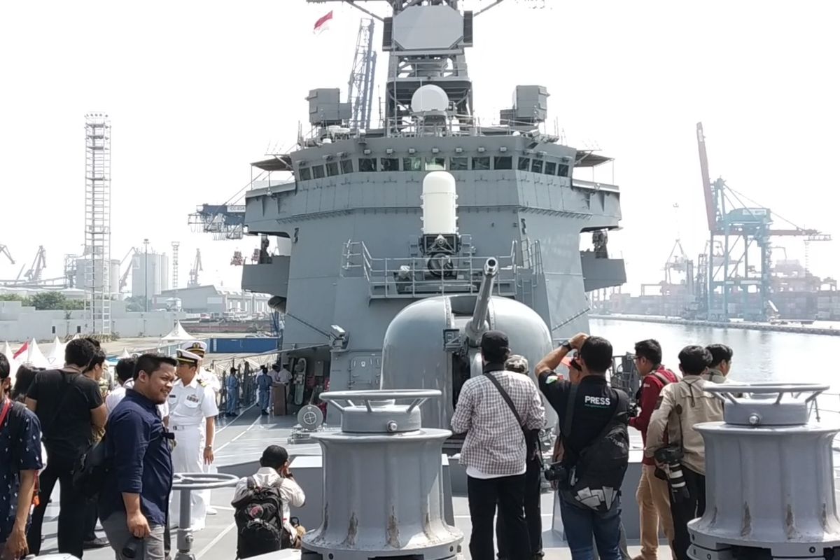 Kapal Angkatan Laut Jepang JS Sumidare berlabuh di Dermaga Jakarta International Container Terminal (JICT) II, Tanjung Priok, Jakarta Utara, Rabu (8/5/2019). 